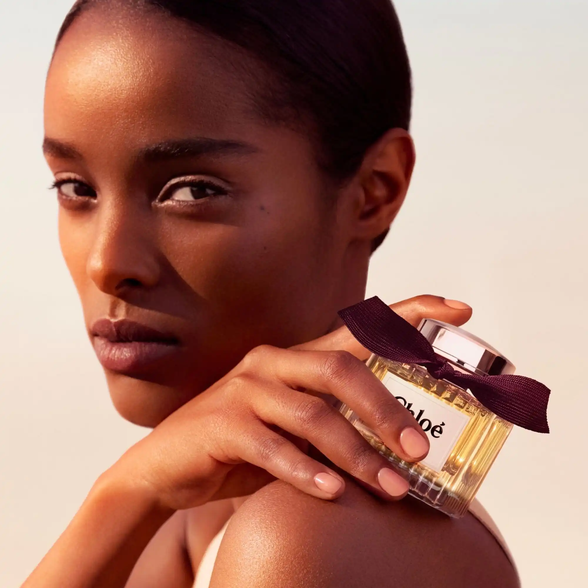 Chloé показали новый фланкер популярного аромата Chloé с приставкой Le Parfum Chloé показали новый фланкер популярного аромата Chloé с приставкой Le Parfum