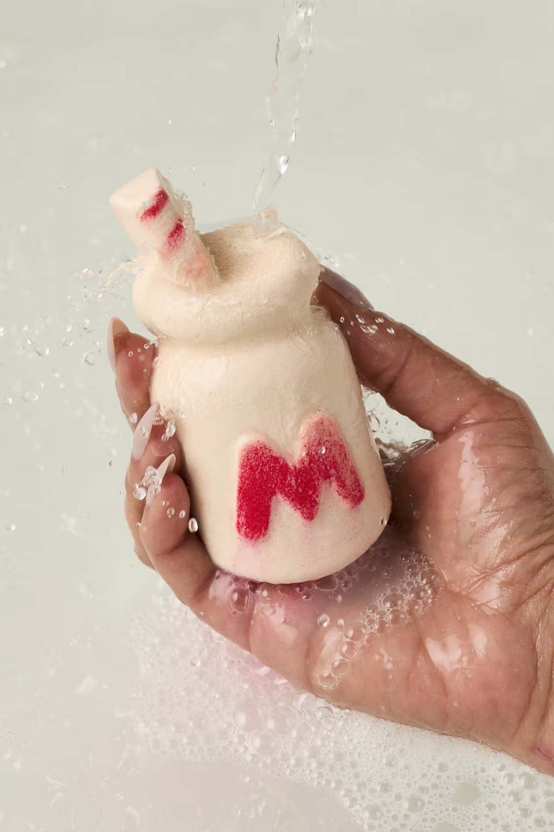 Lush показали лимитированную коллекцию, посвящённую Hello Kitty Lush показали лимитированную коллекцию, посвящённую Hello Kitty