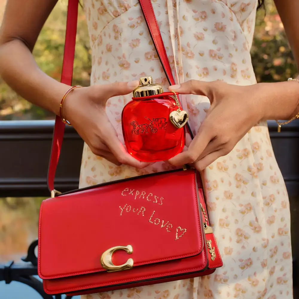 Новое за неделю: сделка Kering и Valentino, египетские благовония и камбэк Бритни Спирс Новое за неделю: сделка Kering и Valentino, египетские благовония и камбэк Бритни Спирс