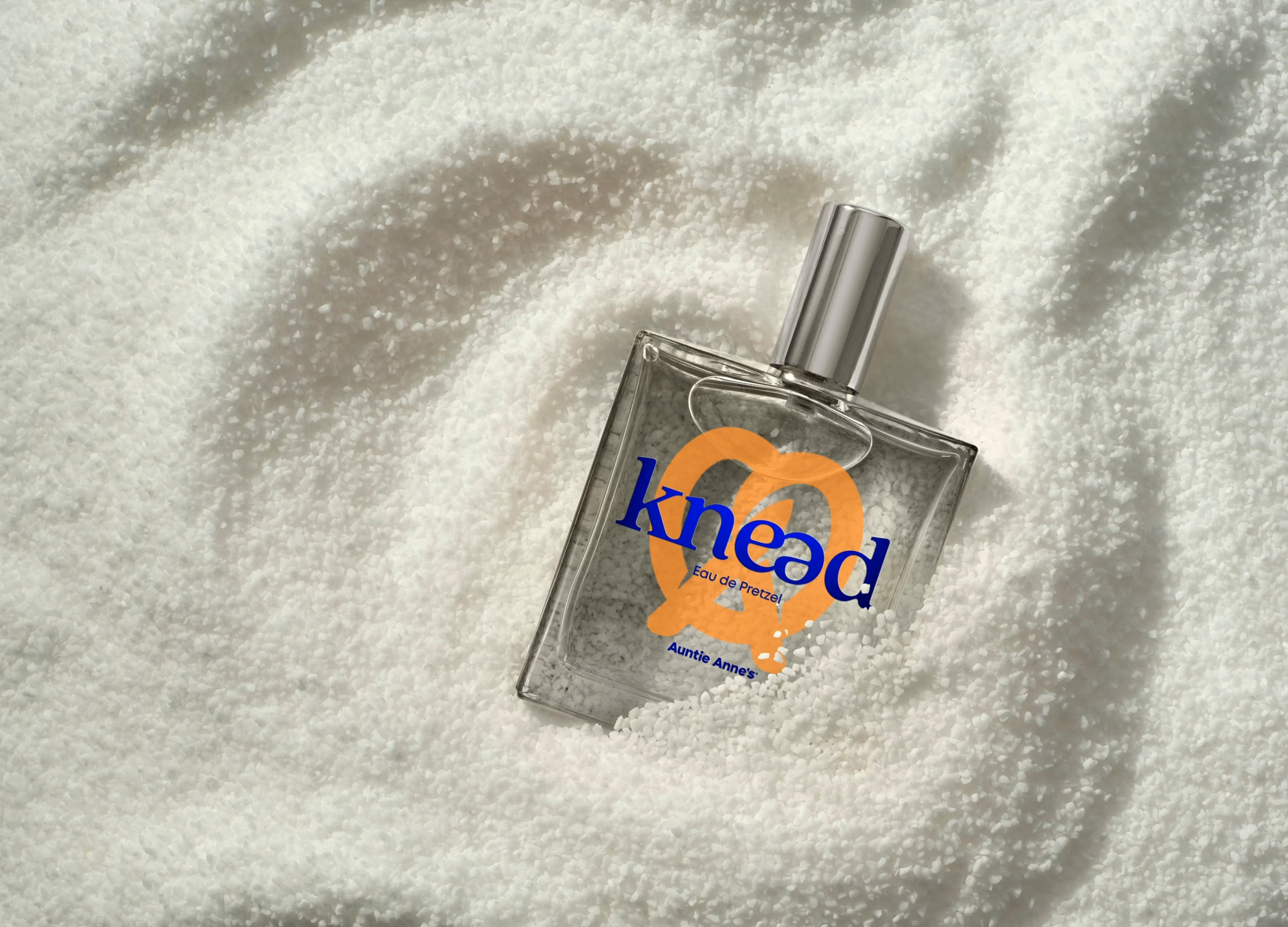 Новое за неделю: аромат кренделей, реклама Versace и бутик Acqua di Parma Новое за неделю: аромат кренделей, реклама Versace и бутик Acqua di Parma