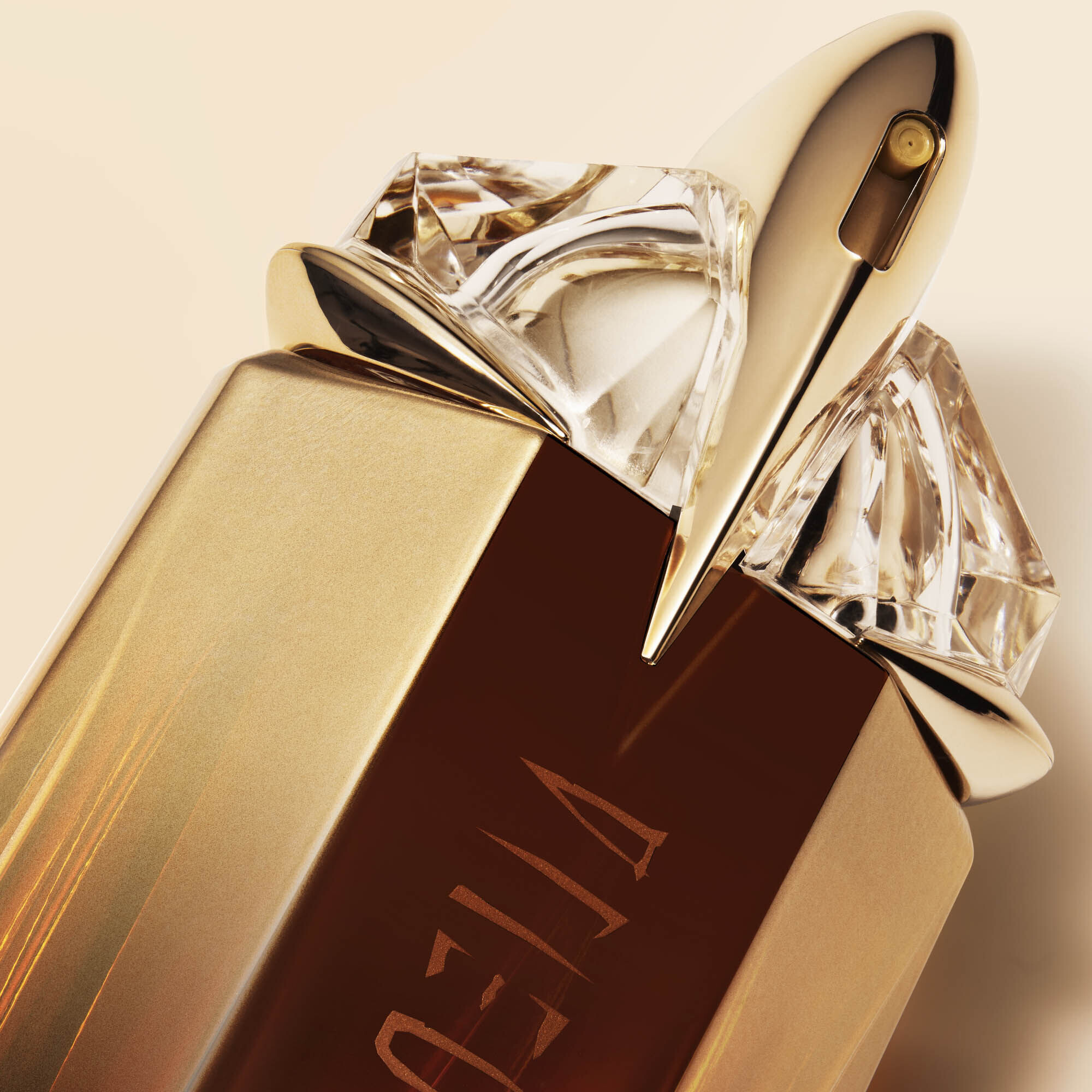 Mugler представили фланкер Alien Goddess Intense Mugler представили фланкер Alien Goddess Intense