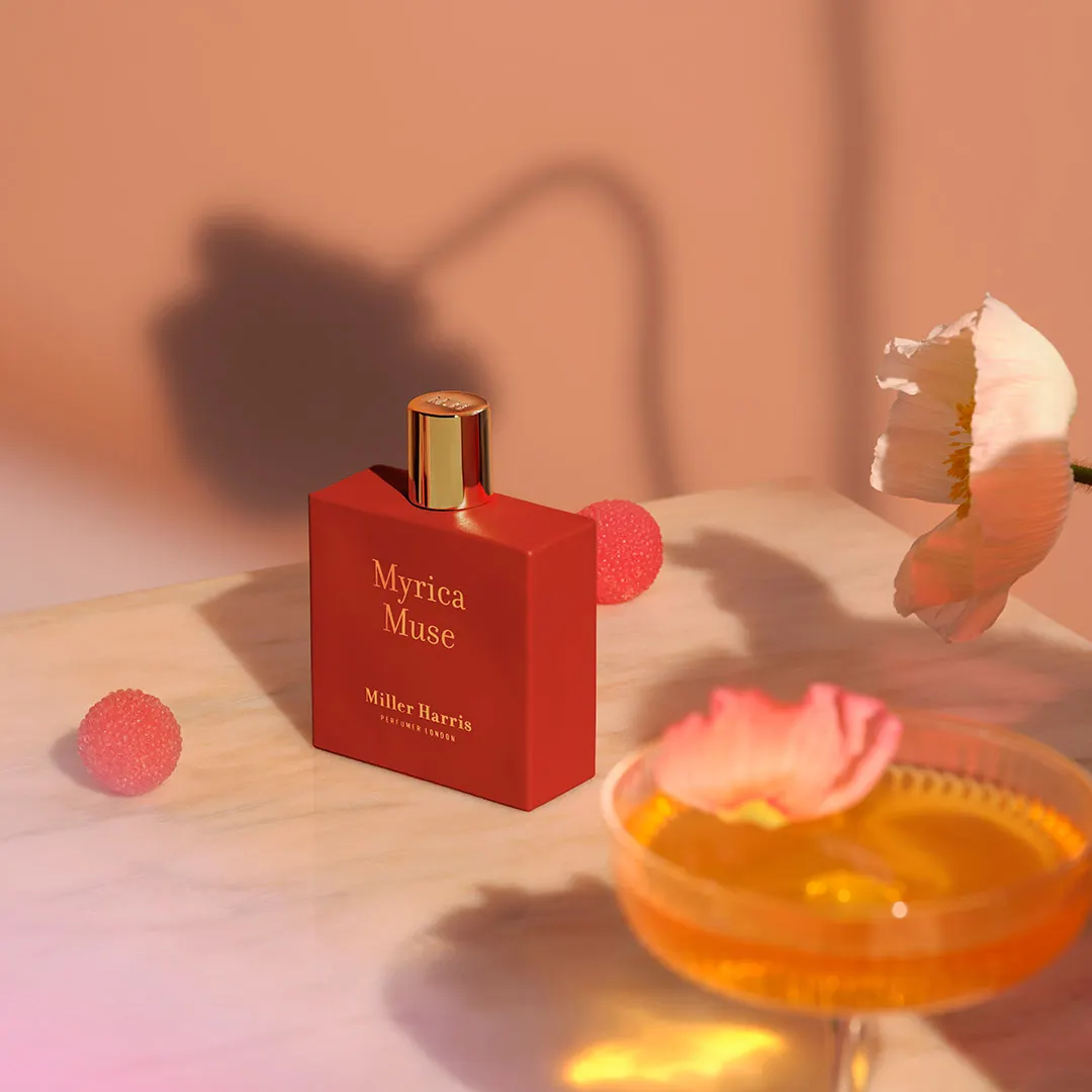 Miller Harris представили Myrica Muse и амбассадора — певицу Сииндереллу Бальтазар Miller Harris представили Myrica Muse и амбассадора — певицу Сииндереллу Бальтазар