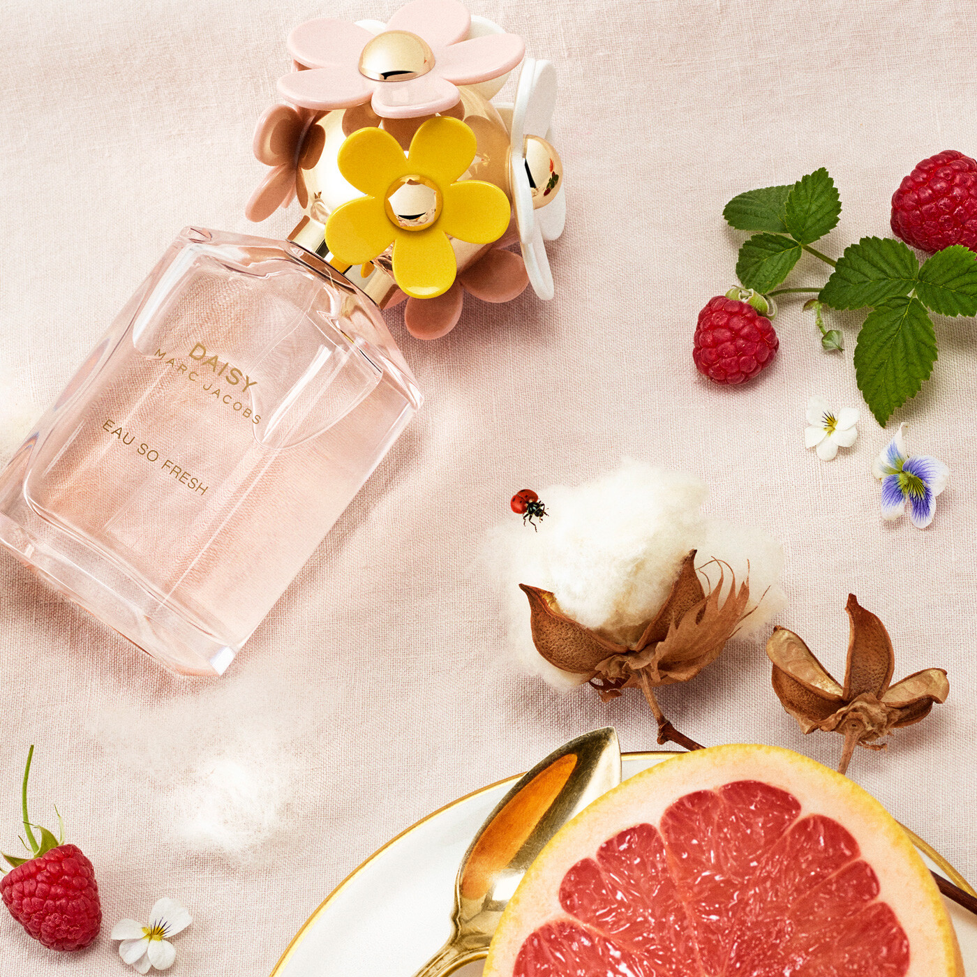 Marc Jacobs пополнили коллекцию Daisy фланкером Ever So Fresh Marc Jacobs пополнили коллекцию Daisy фланкером Ever So Fresh
