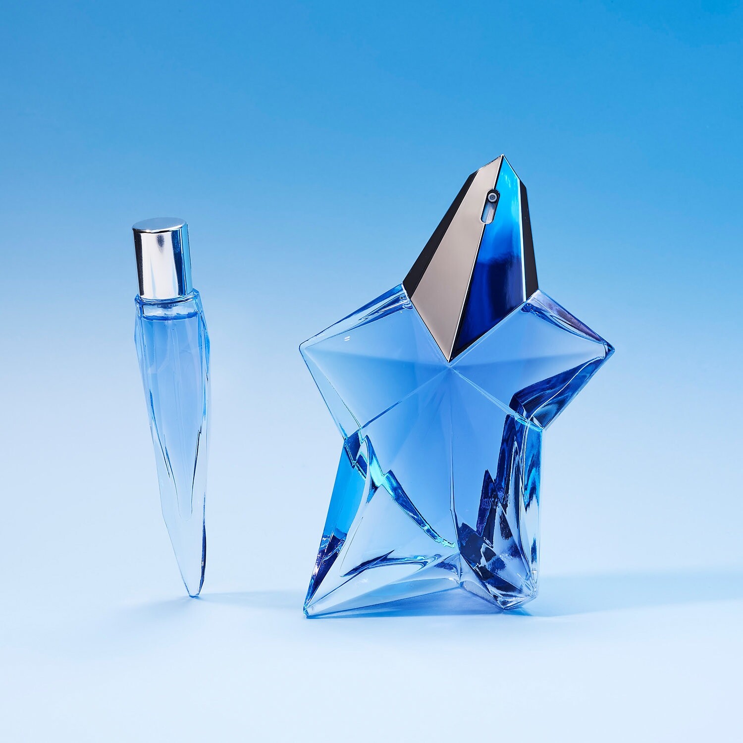 Mugler показал кадры из кампании в честь 30-летия аромата Angel Mugler показал кадры из кампании в честь 30-летия аромата Angel