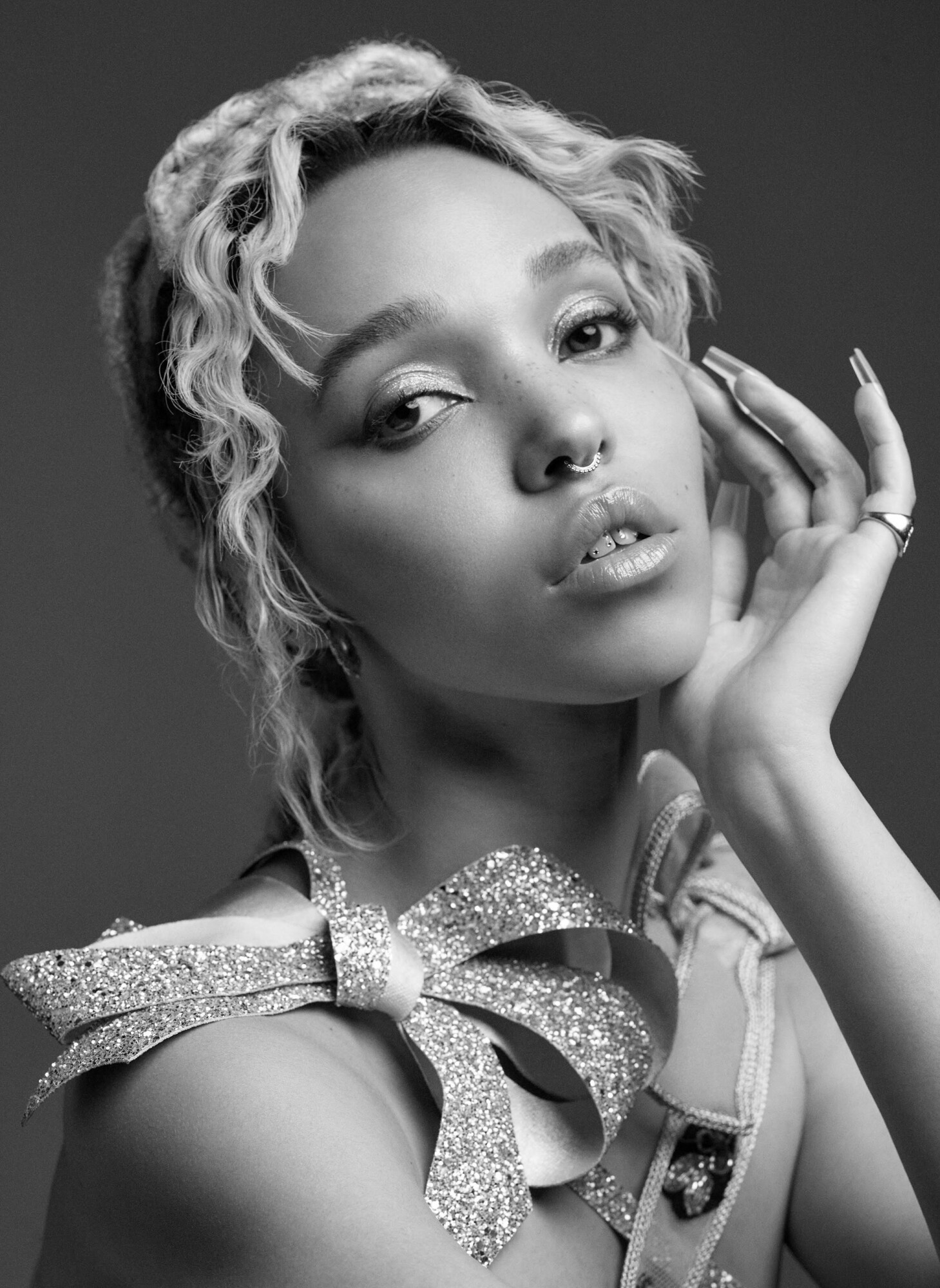 FKA Twigs стала лицом нового аромата Viktor & Rolf FKA Twigs стала лицом нового аромата Viktor & Rolf