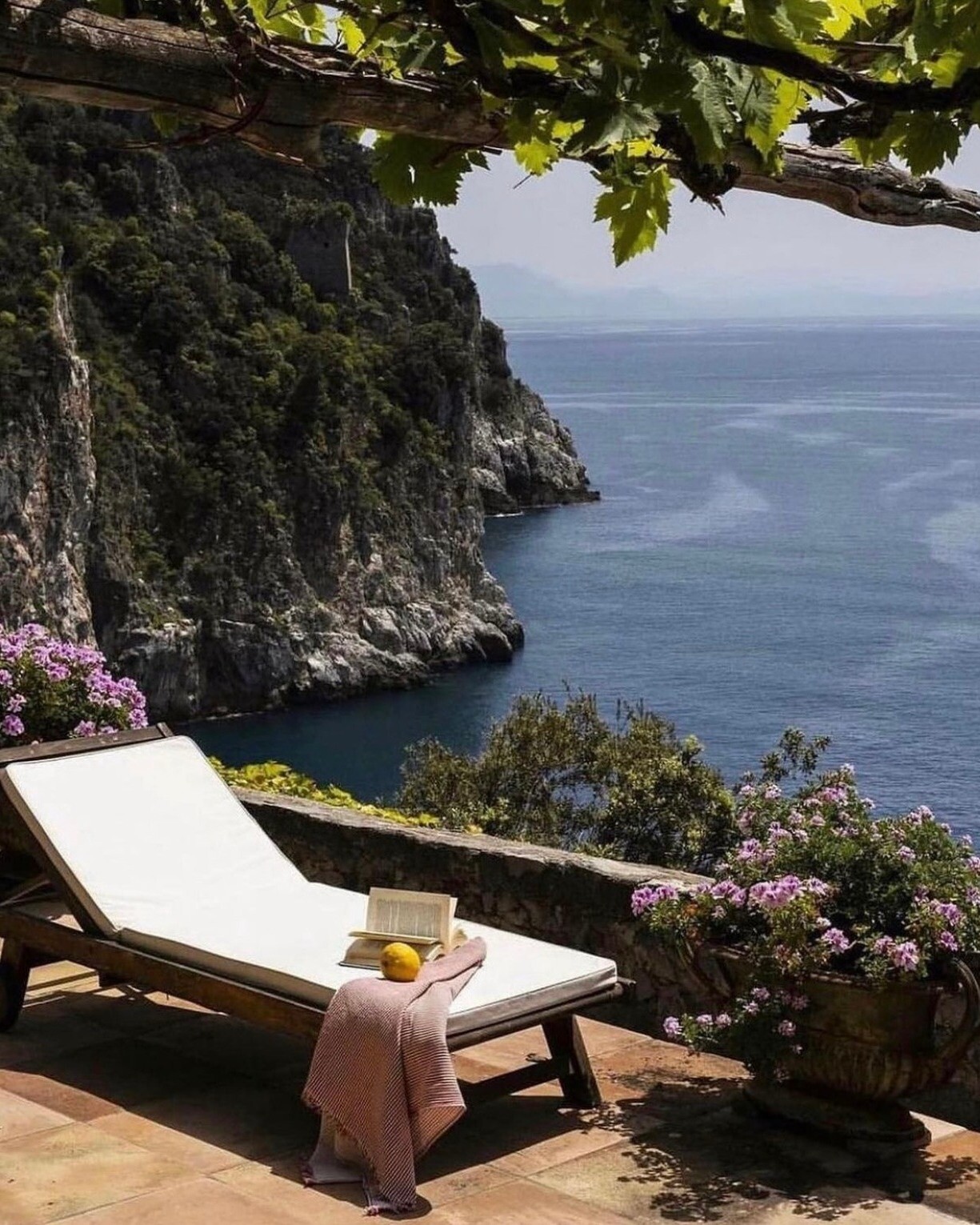 Perris Monte Carlo посвятили Neroli Mediterraneo Италии Perris Monte Carlo посвятили Neroli Mediterraneo Италии