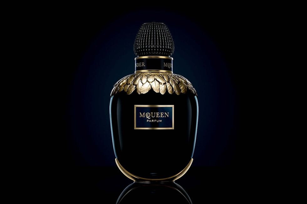 Сара Бертон покидает пост креативного директора Alexander McQueen Сара Бертон покидает пост креативного директора Alexander McQueen