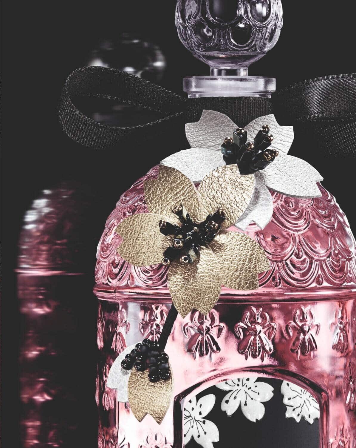 Бисер, кожа и цветы сакуры: Guerlain показали Cherry Blossom 2022 Бисер, кожа и цветы сакуры: Guerlain показали Cherry Blossom 2022