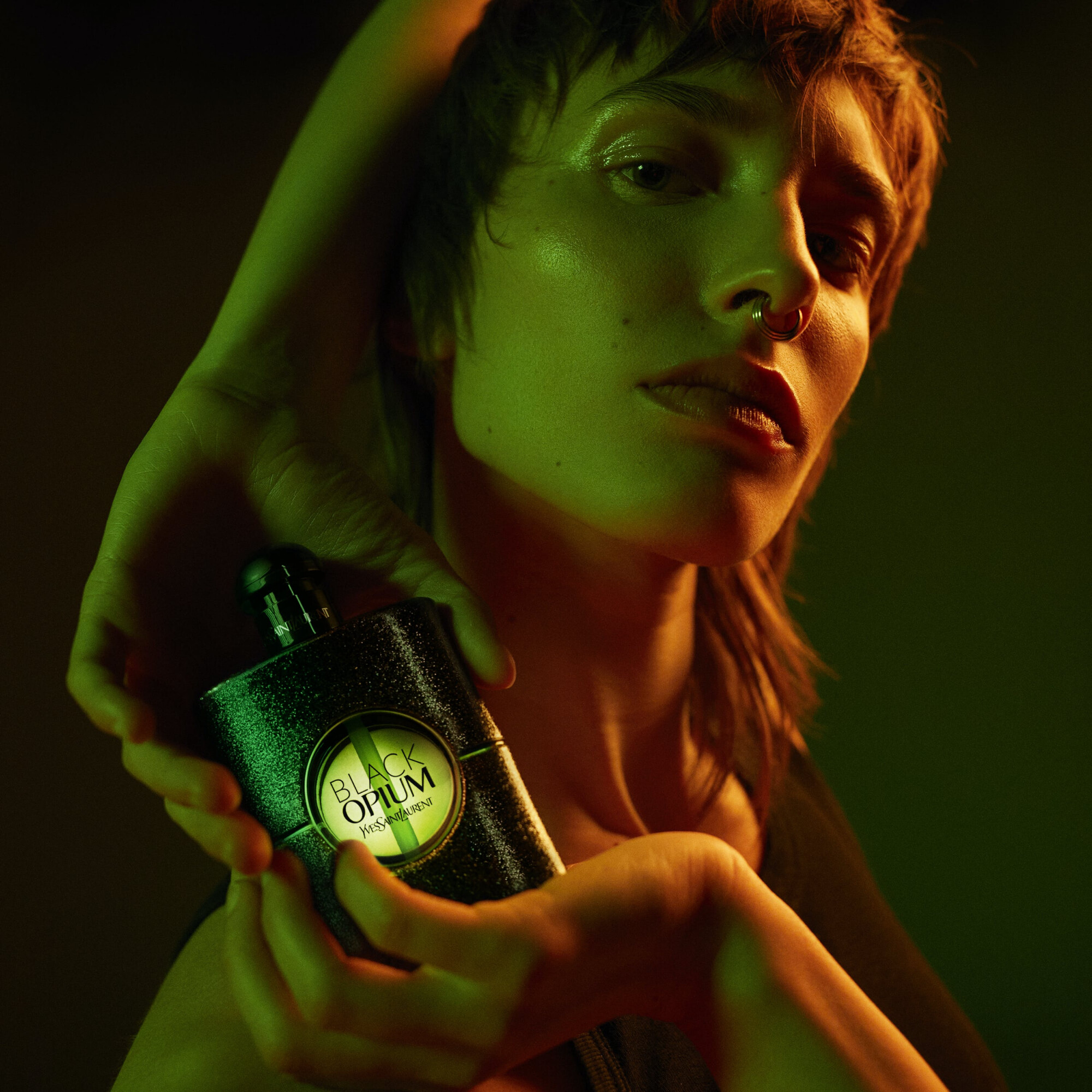 Yves Saint Laurent опубликовали кампейн Black Opium Illicit Green Yves Saint Laurent опубликовали кампейн Black Opium Illicit Green