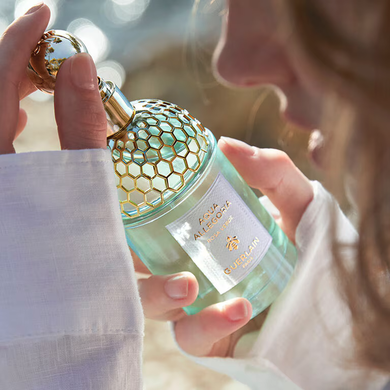 Guerlain приглашают погрузиться в мир летних грёз с ароматом Aqua Allegoria Rosa Verde Guerlain приглашают погрузиться в мир летних грёз с ароматом Aqua Allegoria Rosa Verde