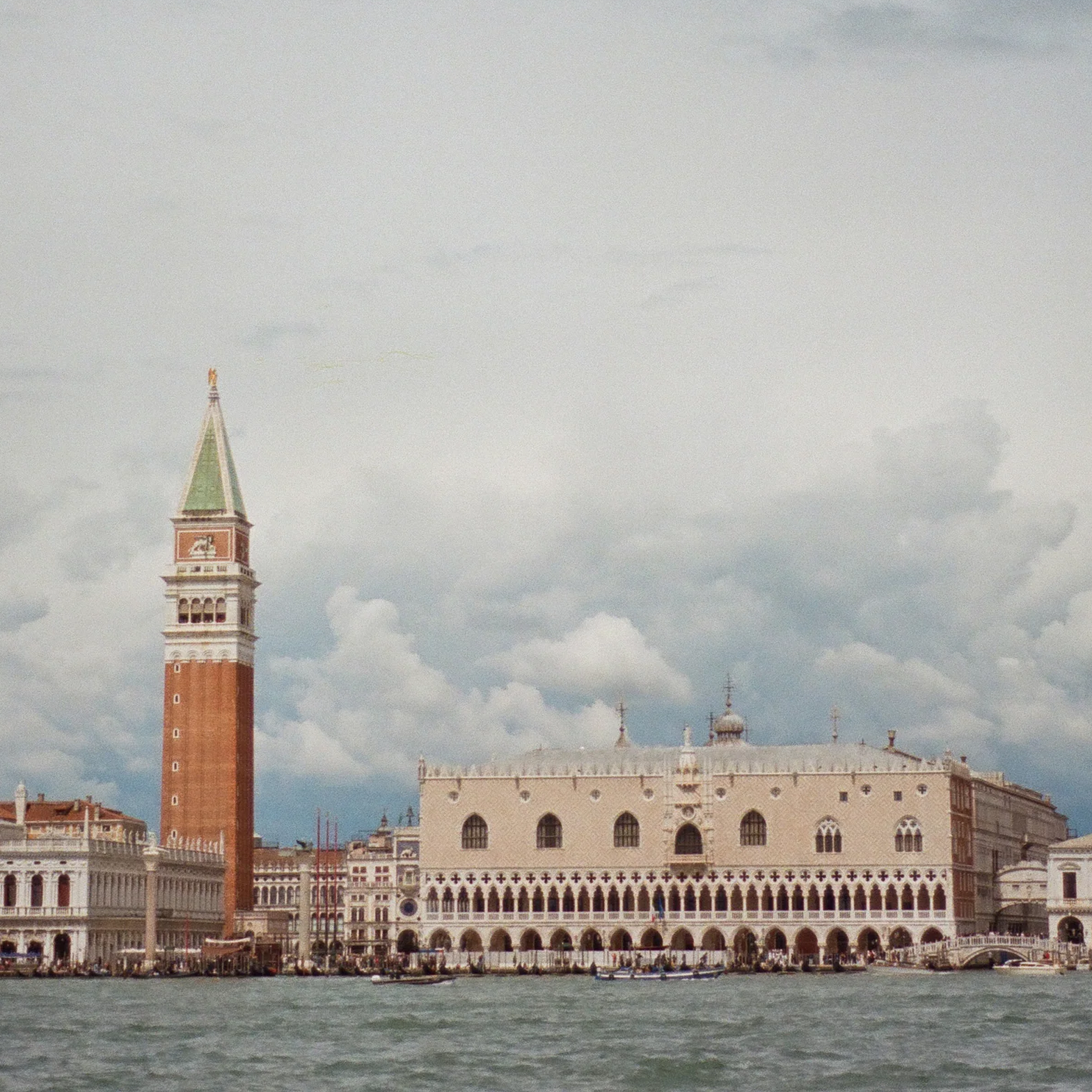 Атмосфера Венеции XVIII века в новом аромате Venice Rococo от Arquiste Атмосфера Венеции XVIII века в новом аромате Venice Rococo от Arquiste