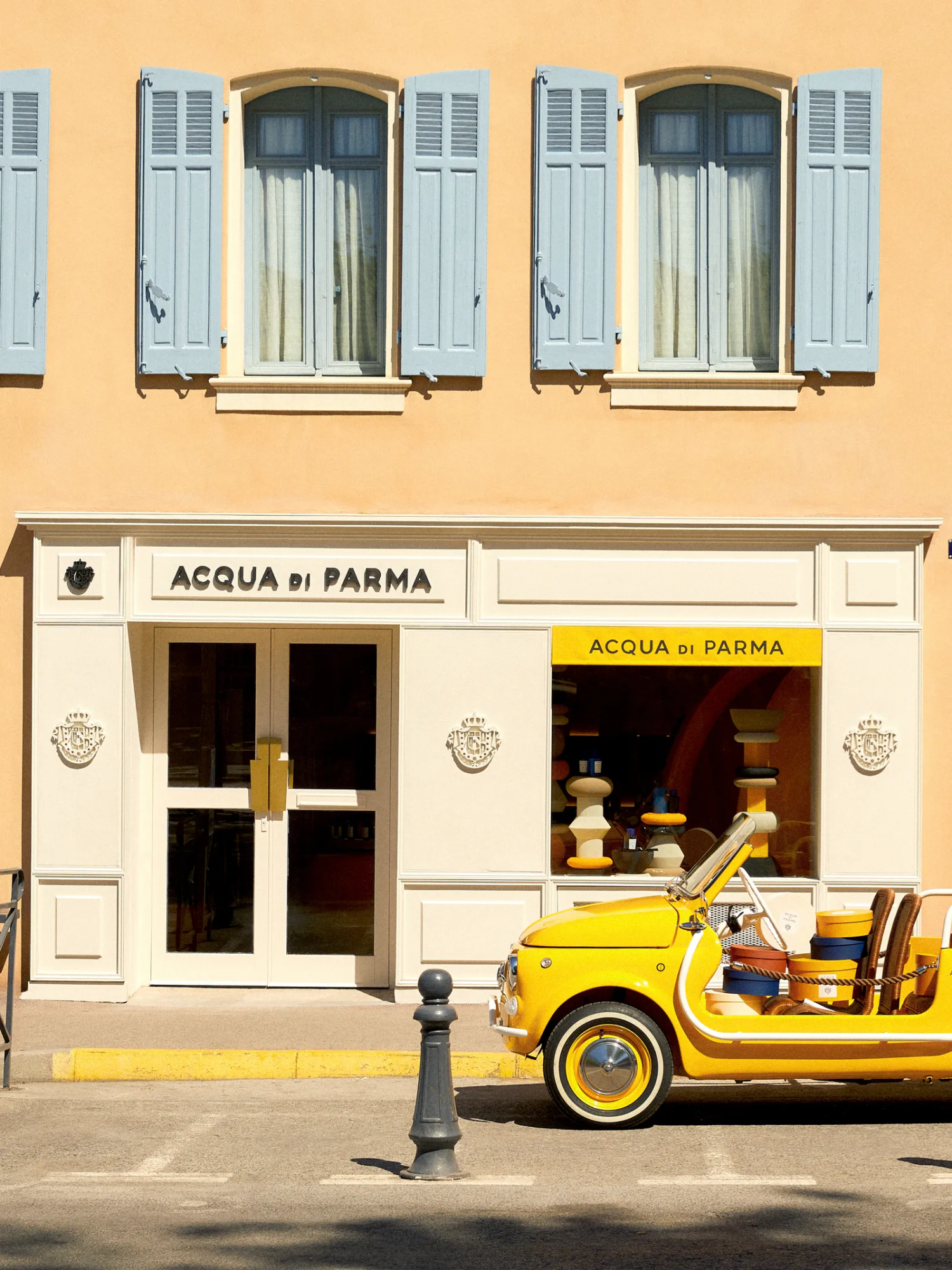 Новое за неделю: аромат кренделей, реклама Versace и бутик Acqua di Parma Новое за неделю: аромат кренделей, реклама Versace и бутик Acqua di Parma