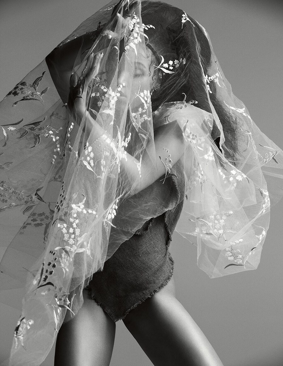 FKA Twigs стала лицом нового аромата Viktor & Rolf FKA Twigs стала лицом нового аромата Viktor & Rolf
