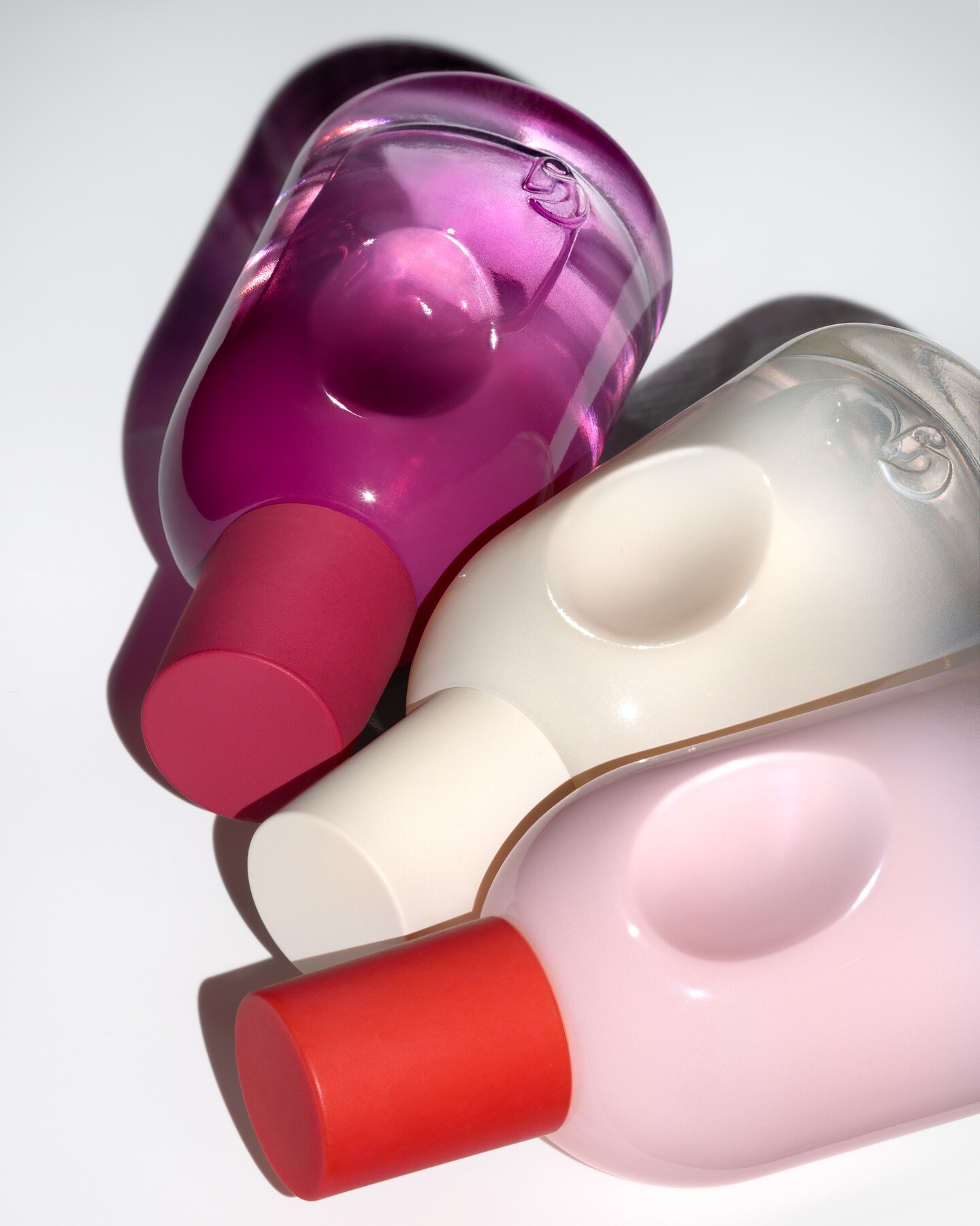 Glossier объявили о выходе новых ароматов You Rêve и You Doux Glossier объявили о выходе новых ароматов You Rêve и You Doux