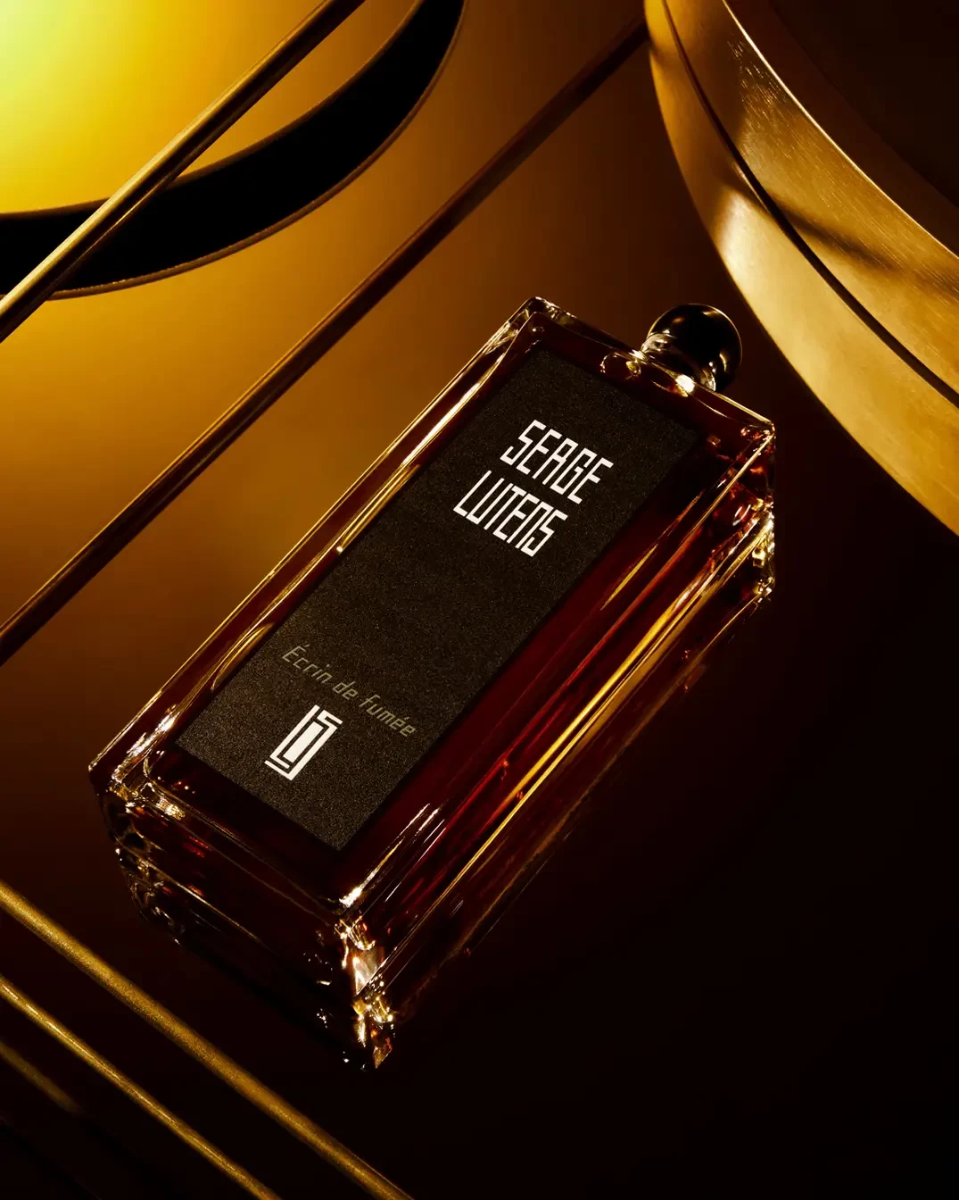 Дым, копоть и табак — в новом Écrin de fumée от Serge Lutens Дым, копоть и табак — в новом Écrin de fumée от Serge Lutens