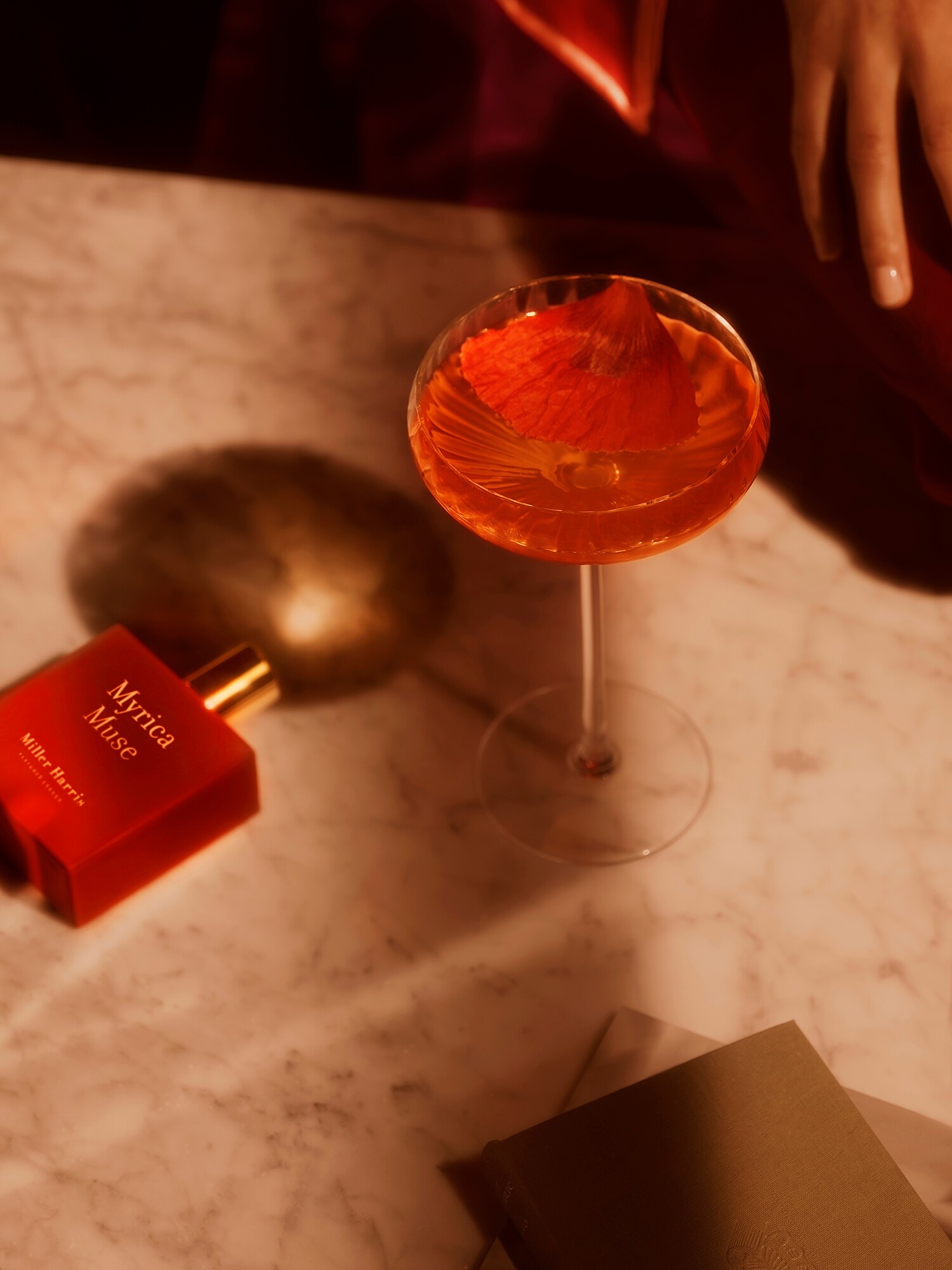 Miller Harris представили Myrica Muse и амбассадора — певицу Сииндереллу Бальтазар Miller Harris представили Myrica Muse и амбассадора — певицу Сииндереллу Бальтазар