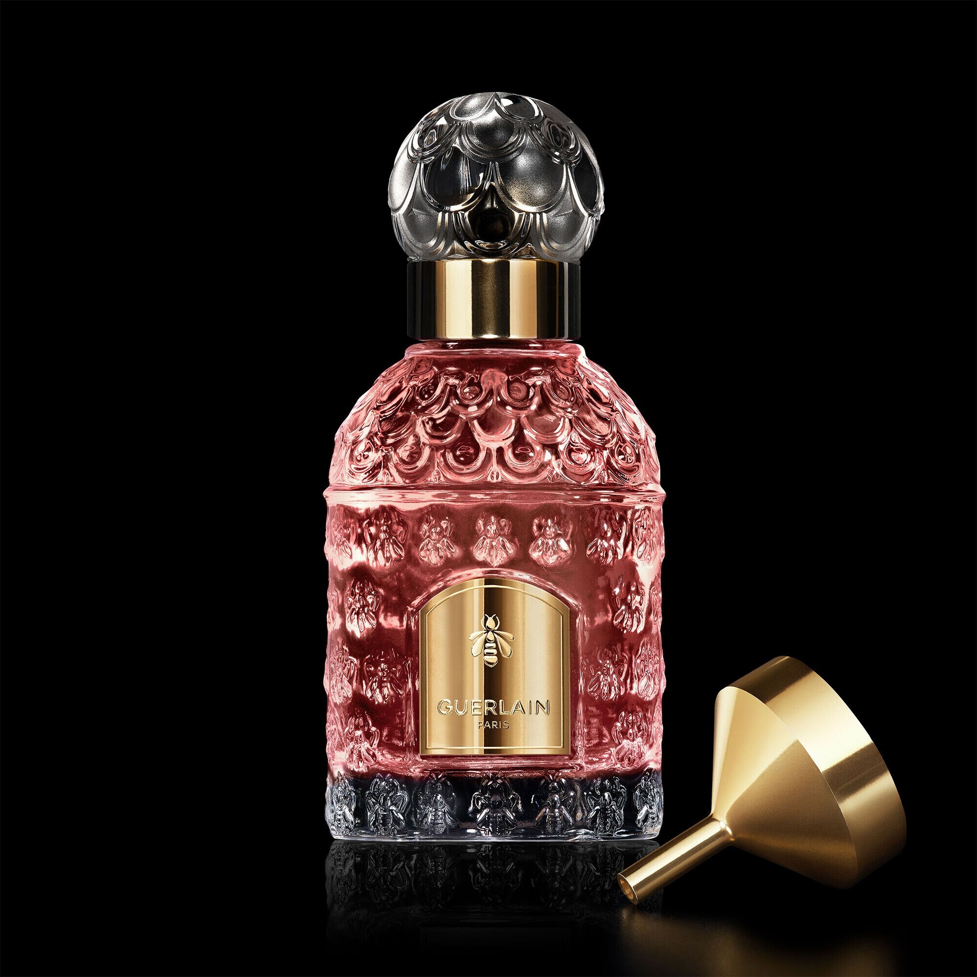 Guerlain и художница Люси Туре показали эксклюзивное издание Amour Céleste Guerlain и художница Люси Туре показали эксклюзивное издание Amour Céleste