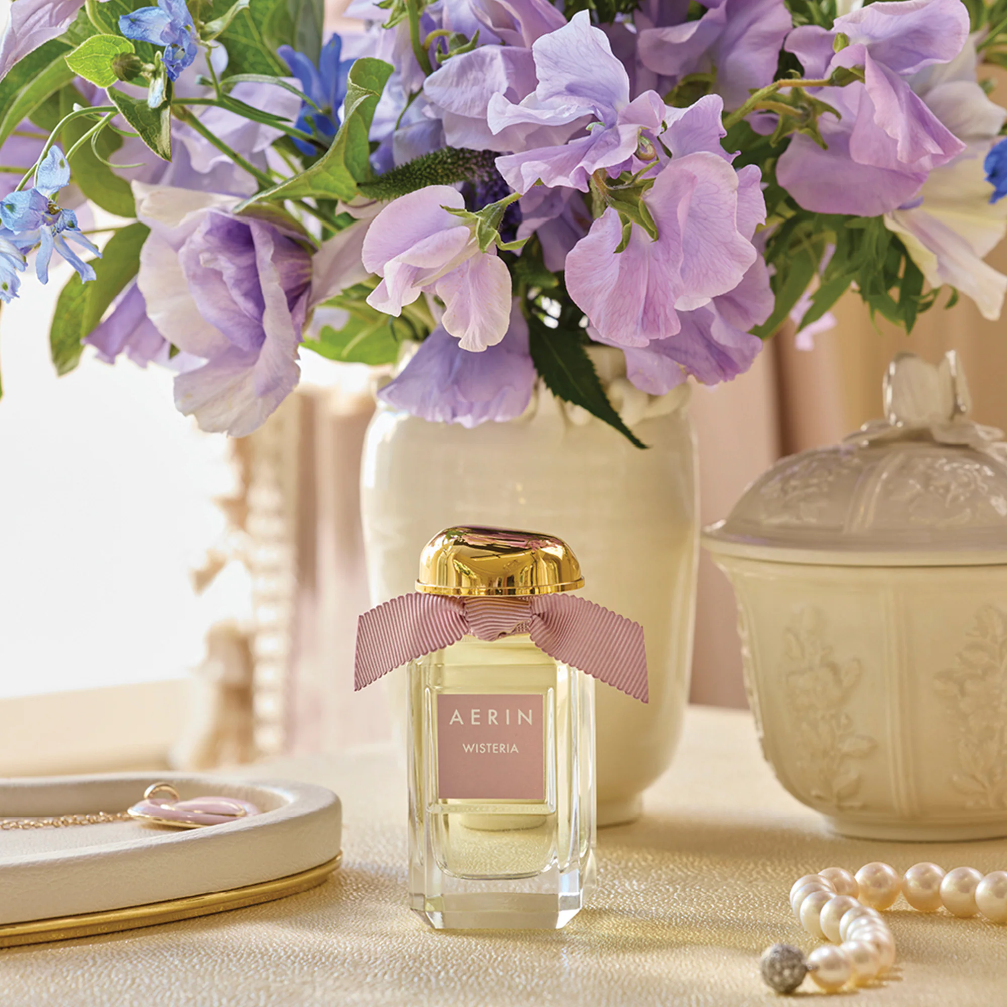 Wisteria – новый цветочный аромат от Aerin, посвящённый глицинии Wisteria – новый цветочный аромат от Aerin, посвящённый глицинии