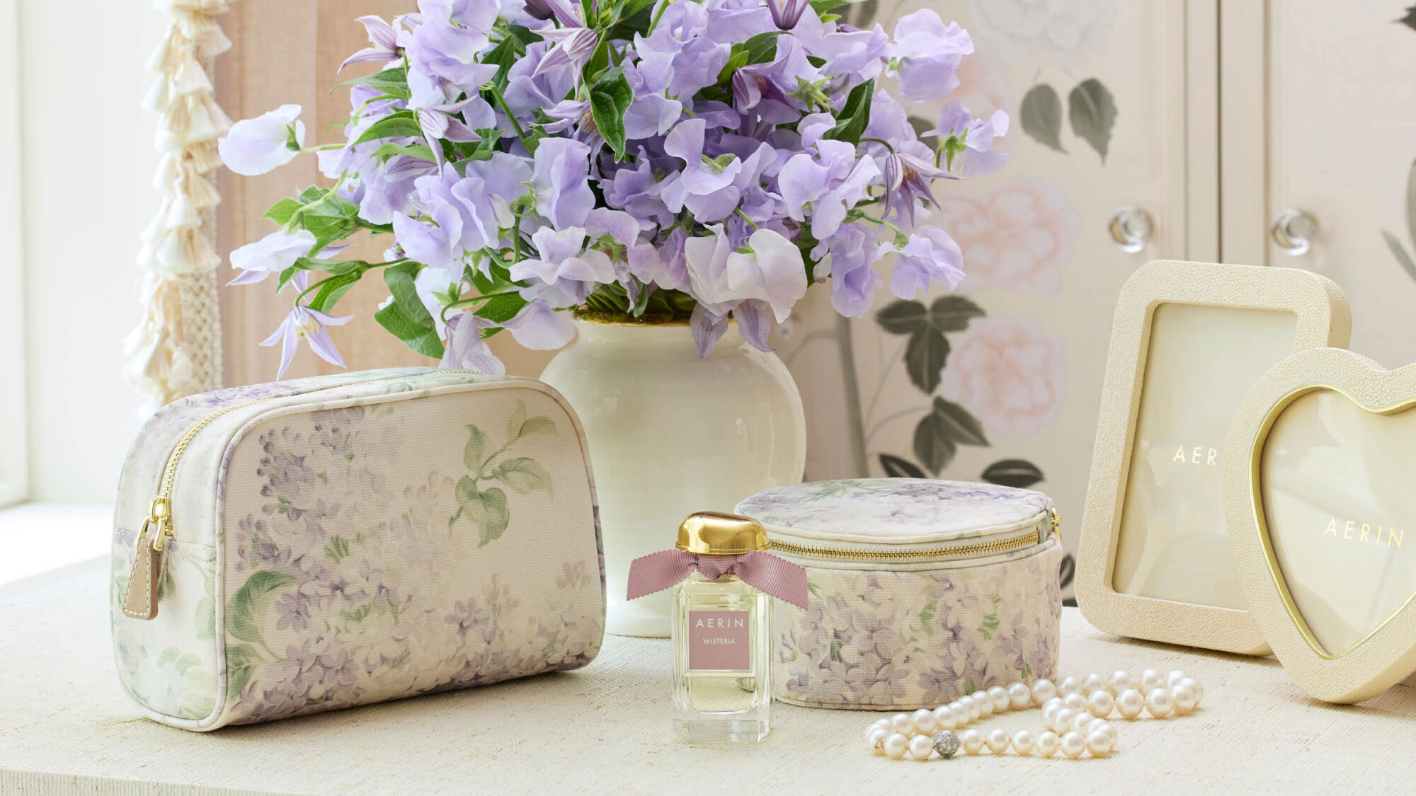 Wisteria – новый цветочный аромат от Aerin, посвящённый глицинии Wisteria – новый цветочный аромат от Aerin, посвящённый глицинии